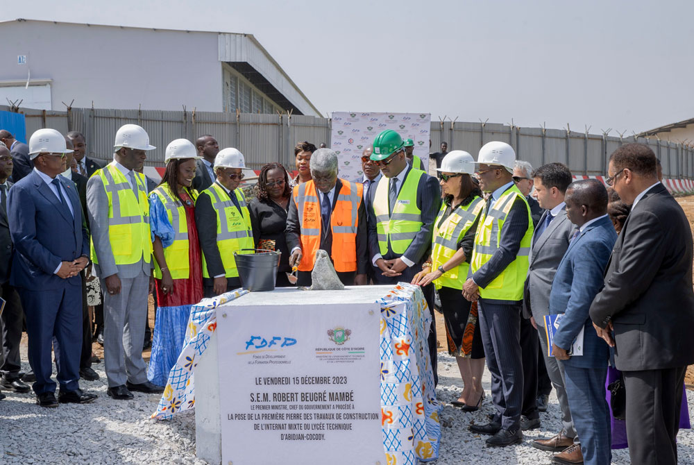 Pose de la première pierre des travaux de construction de l'internat Mixte du Lycée Technique d'Abidjan-Cocody